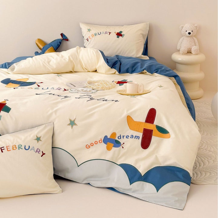 Children's duvet cover set with 3D car application and embroidered design made of softly woven cotton satin