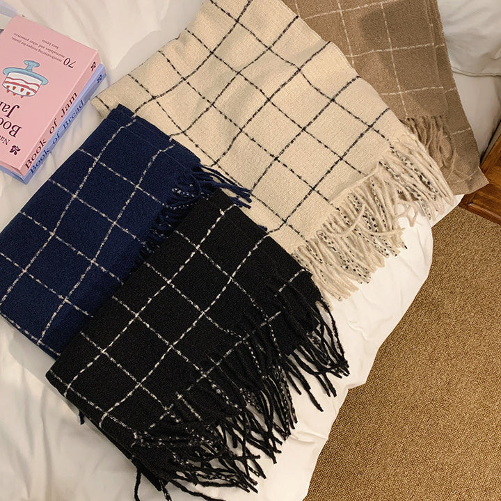 Cozy and Stylish Blanket with Fringes Kalsten