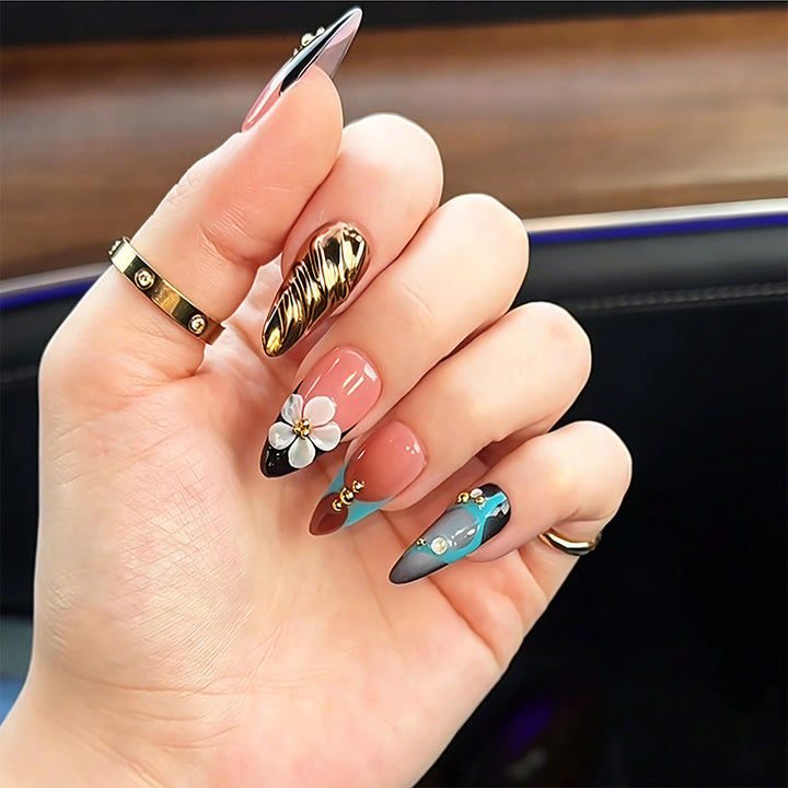Artful nail set with floral accents Kalsten