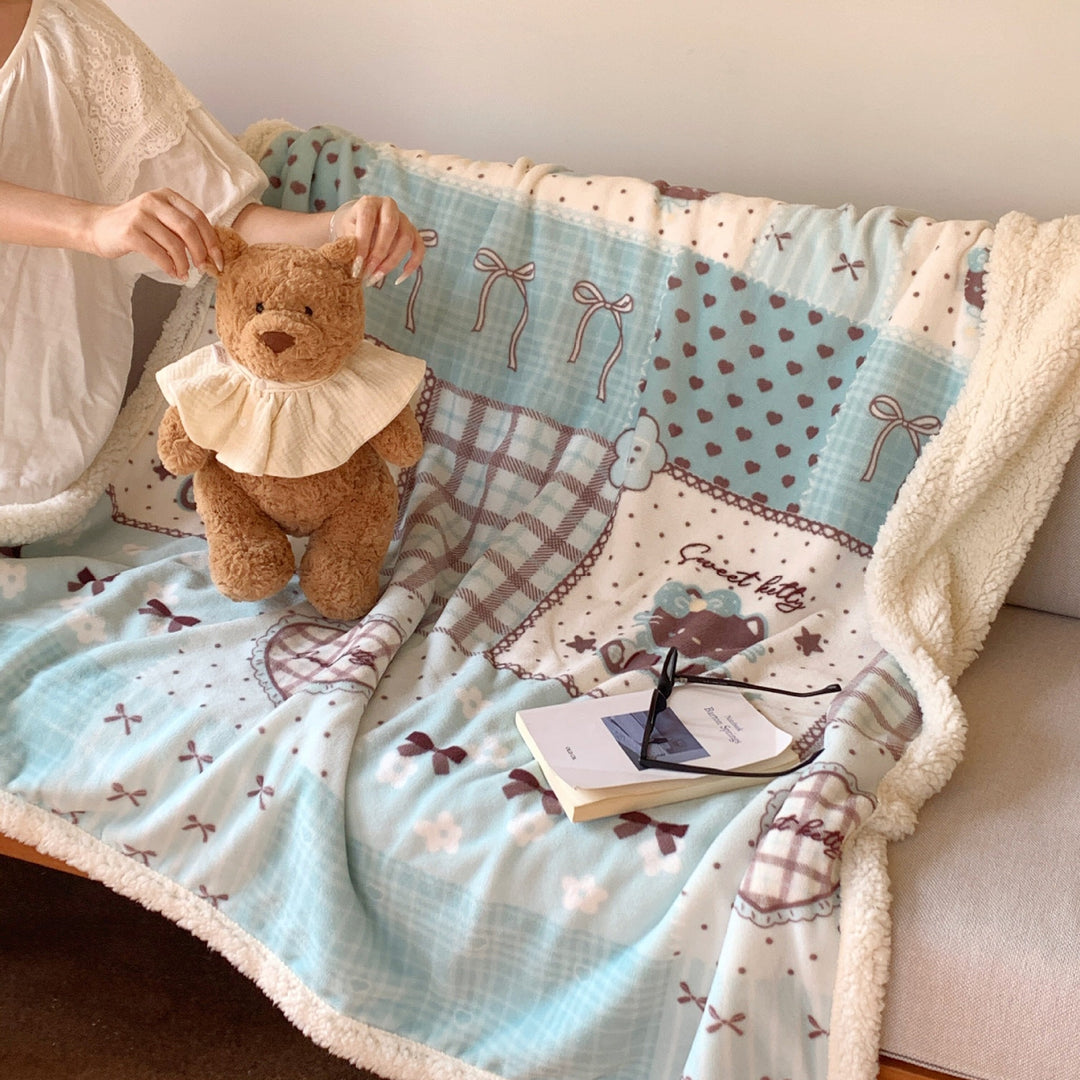 Reversible fleece blanket with cartoon cat design and teddy lining