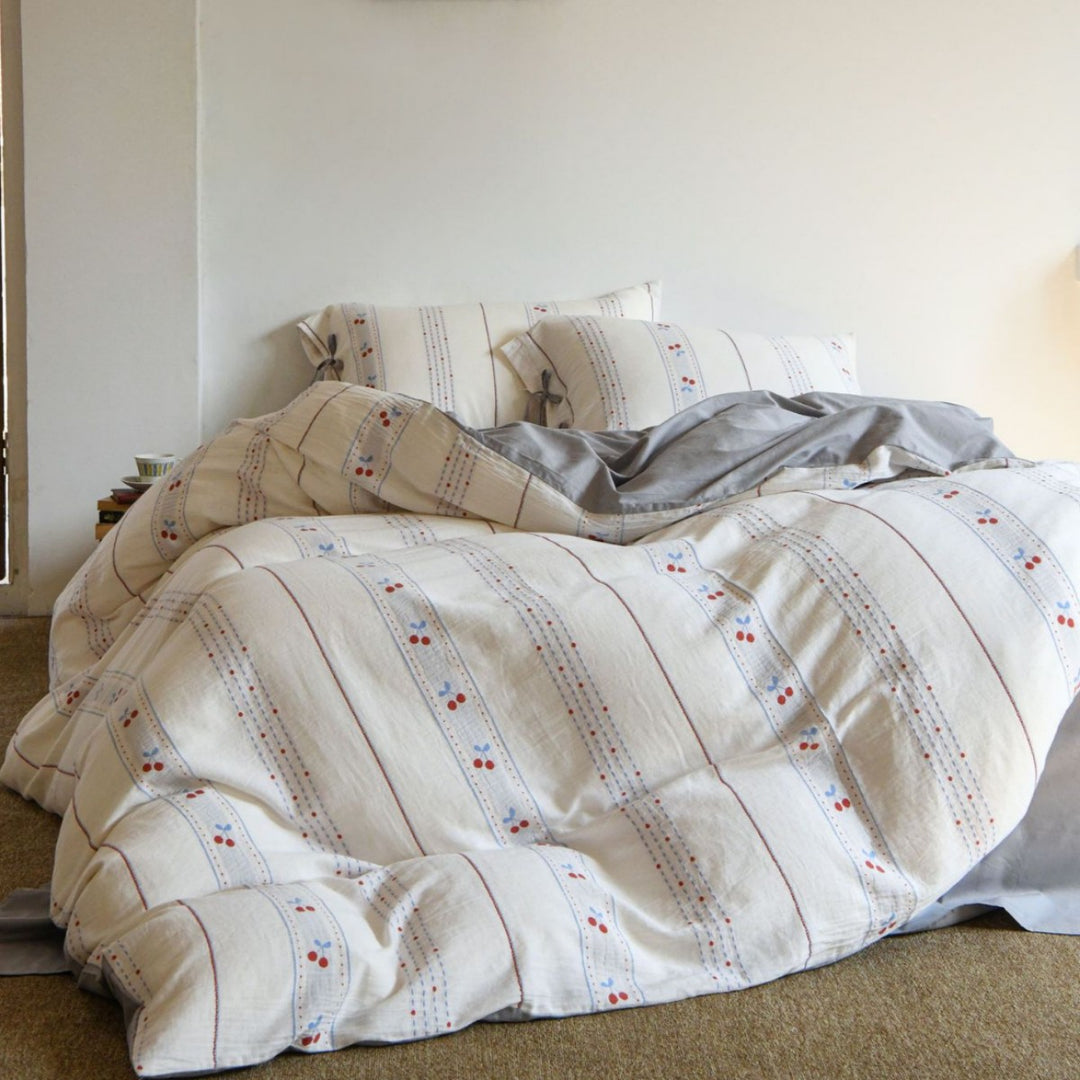 Striped reversible bedding set made of cotton-linen mix with decorative stripes and pillowcases