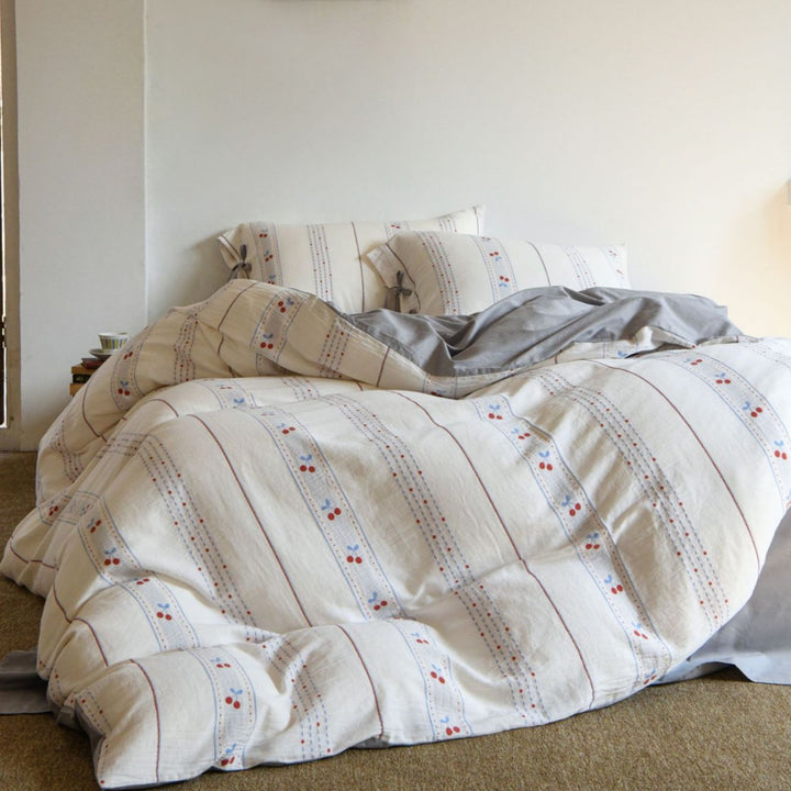 Striped reversible bedding set made of cotton-linen mix with decorative stripes and pillowcases
