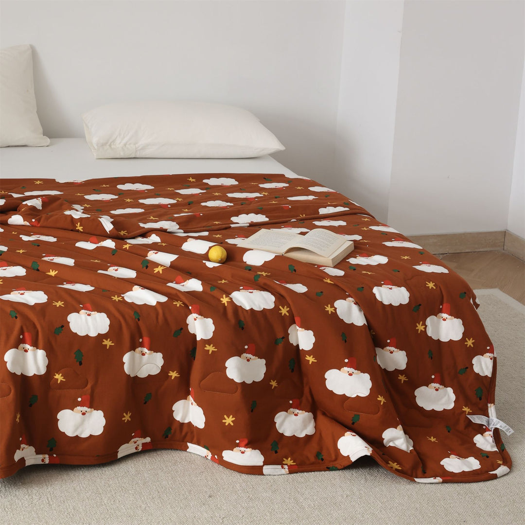 Quilted bedspread Christmas blanket with Santa motif and soft microfiber lining
