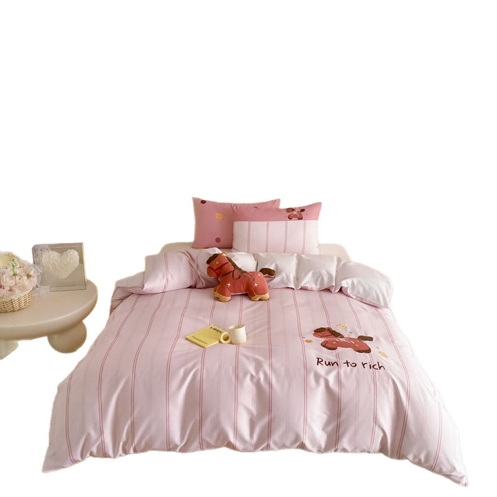Children's bedding set with striped design and appliquéd horse motif