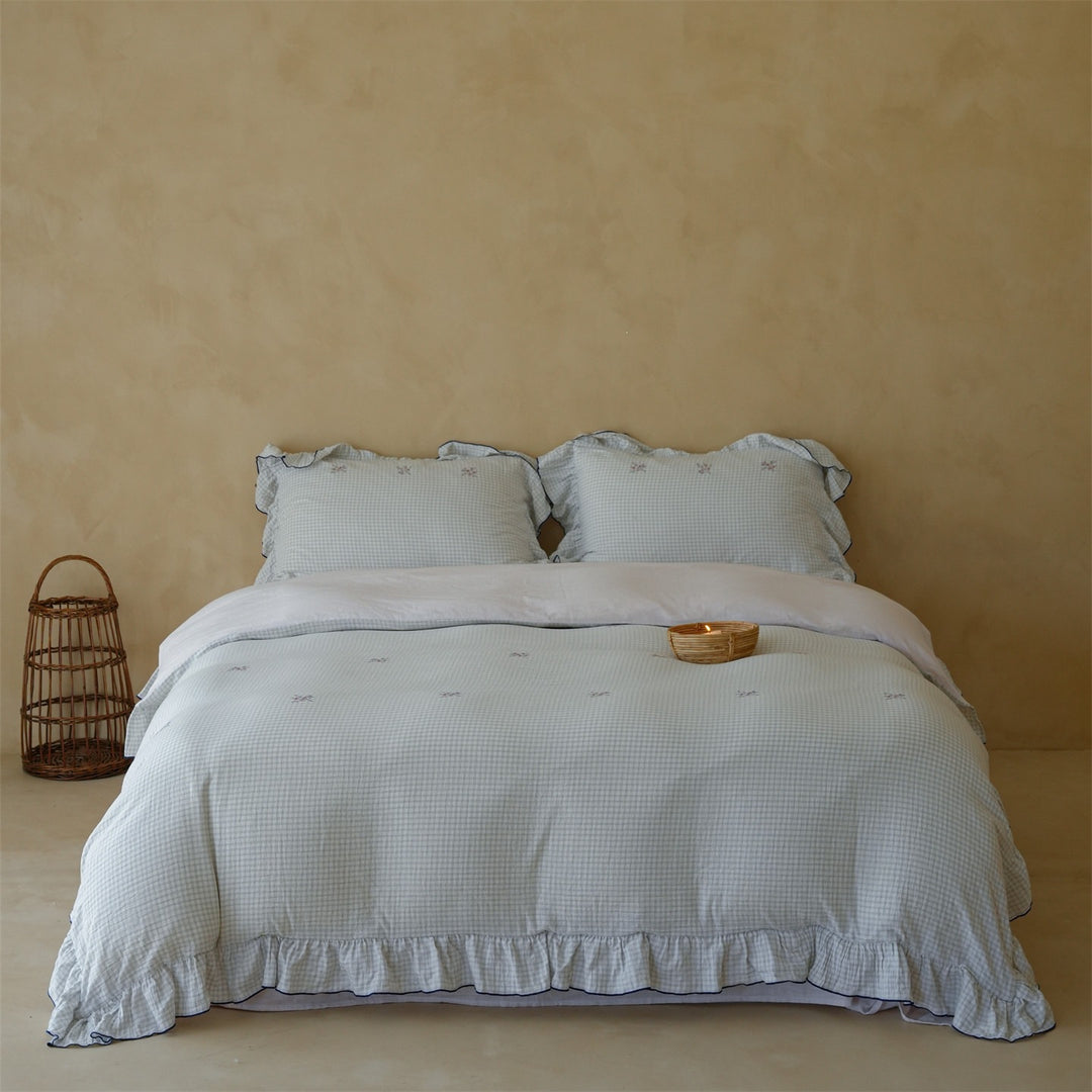 Quilted bedding set made of cotton blend with gingham check and delicate floral embroidery