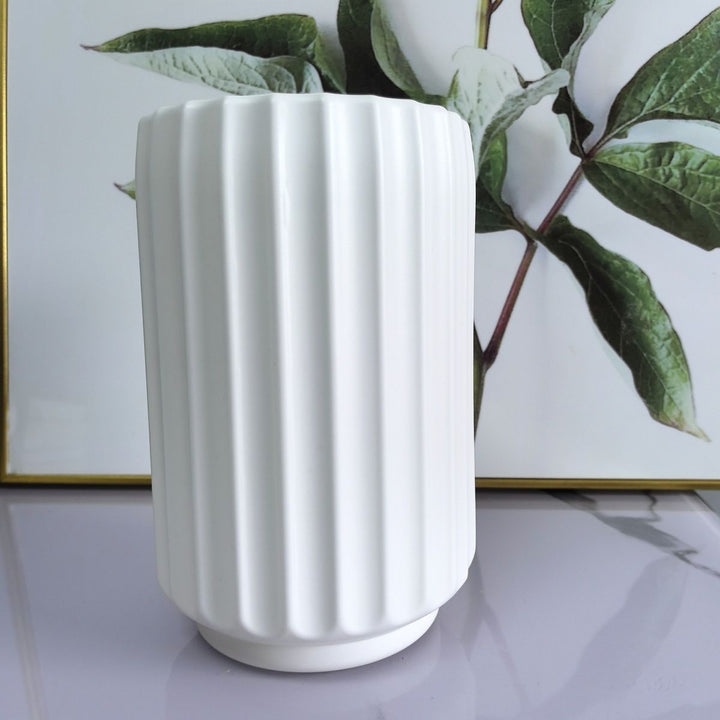 Decorative Vertical Ribbed Vase Kalsten