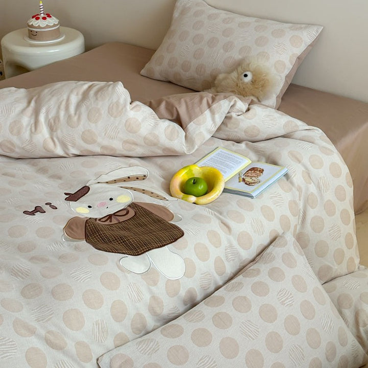 Child-friendly bedding set with embroidered rabbit motif and dotted woven texture