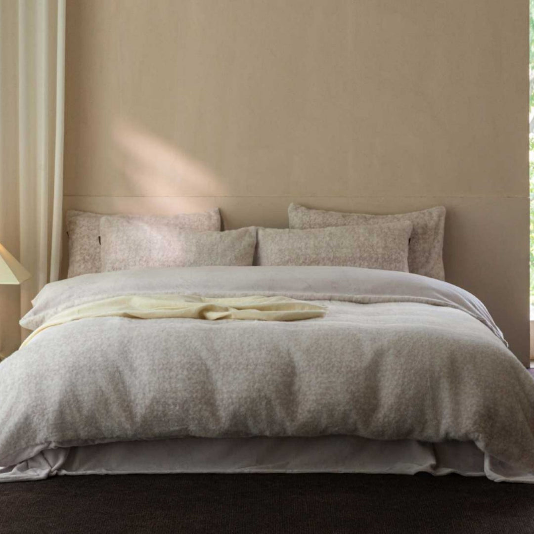 Fluffy bedding set with bouclé look, reversible design and extra soft pillowcases