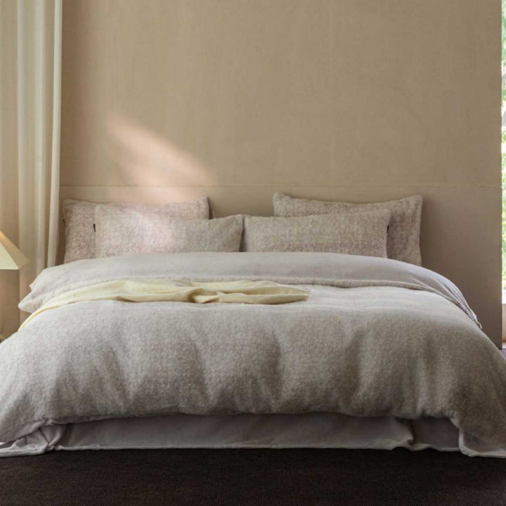 Fluffy bedding set with bouclé look, reversible design and extra soft pillowcases