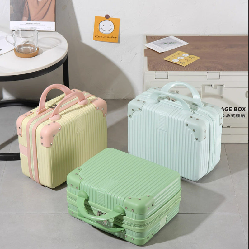 hard-shell cosmetic travel case with double top handles and reinforced corner protectors Kalsten