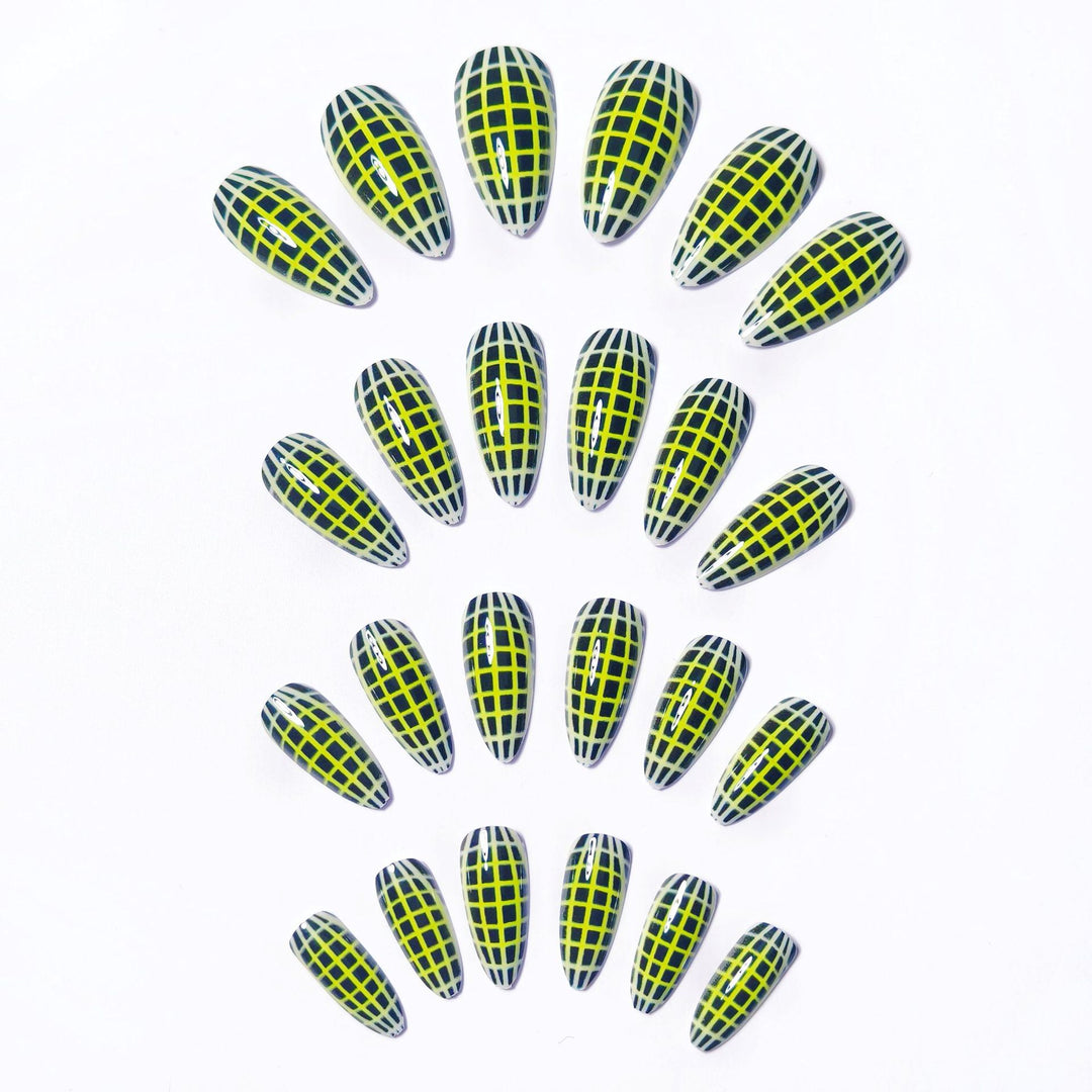 Trendy Geometric Nail Art Kalsten