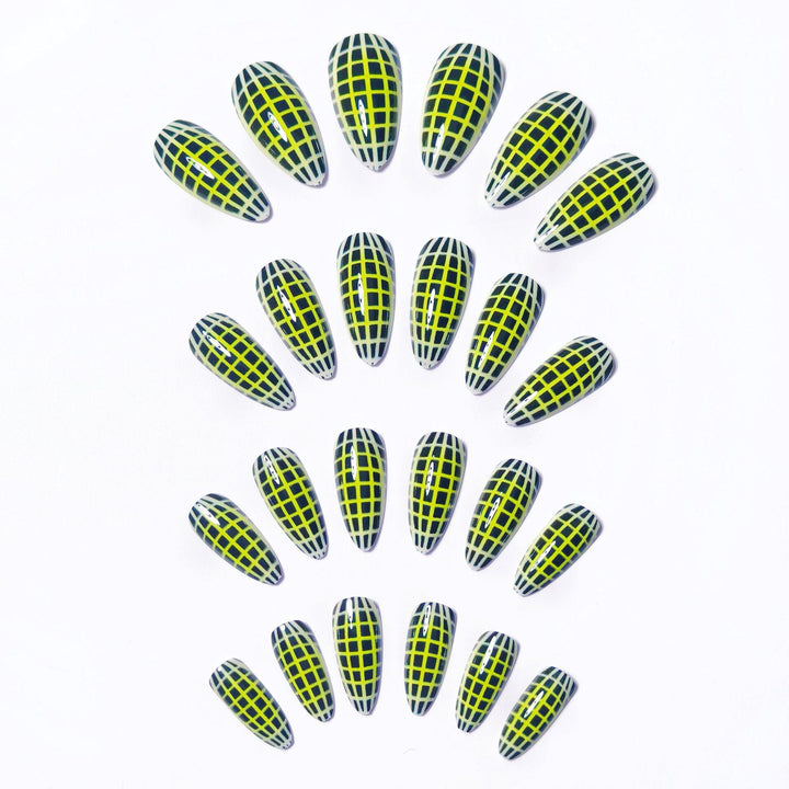 Trendy Geometric Nail Art Kalsten