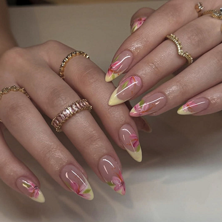 Elegant artificial nail set with floral designs Kalsten