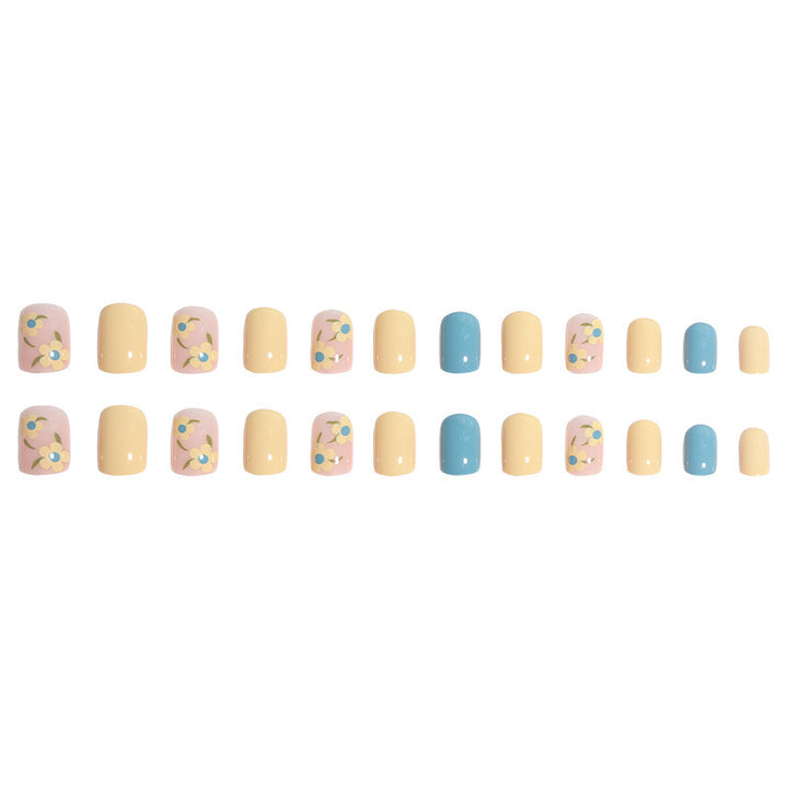 Floral-Themed Press-On Nail Art Kalsten