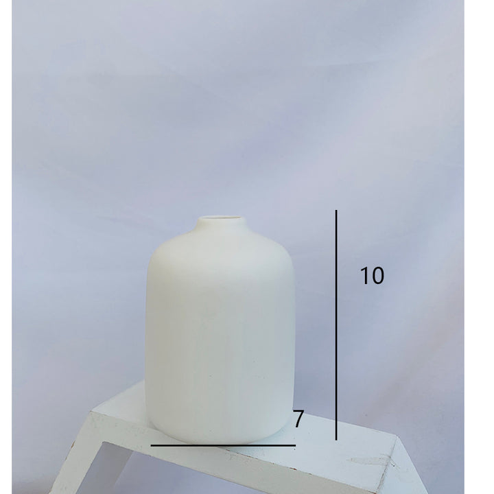 Elegant Ribbed Ceramic Vase Kalsten