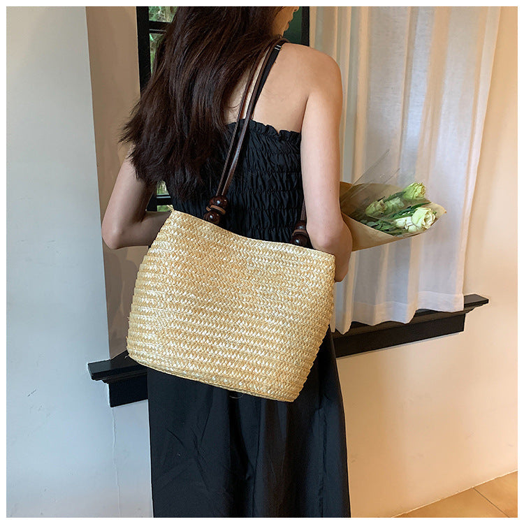 Elegant Beach Bag Made from Handcrafted Natural Material Kalsten
