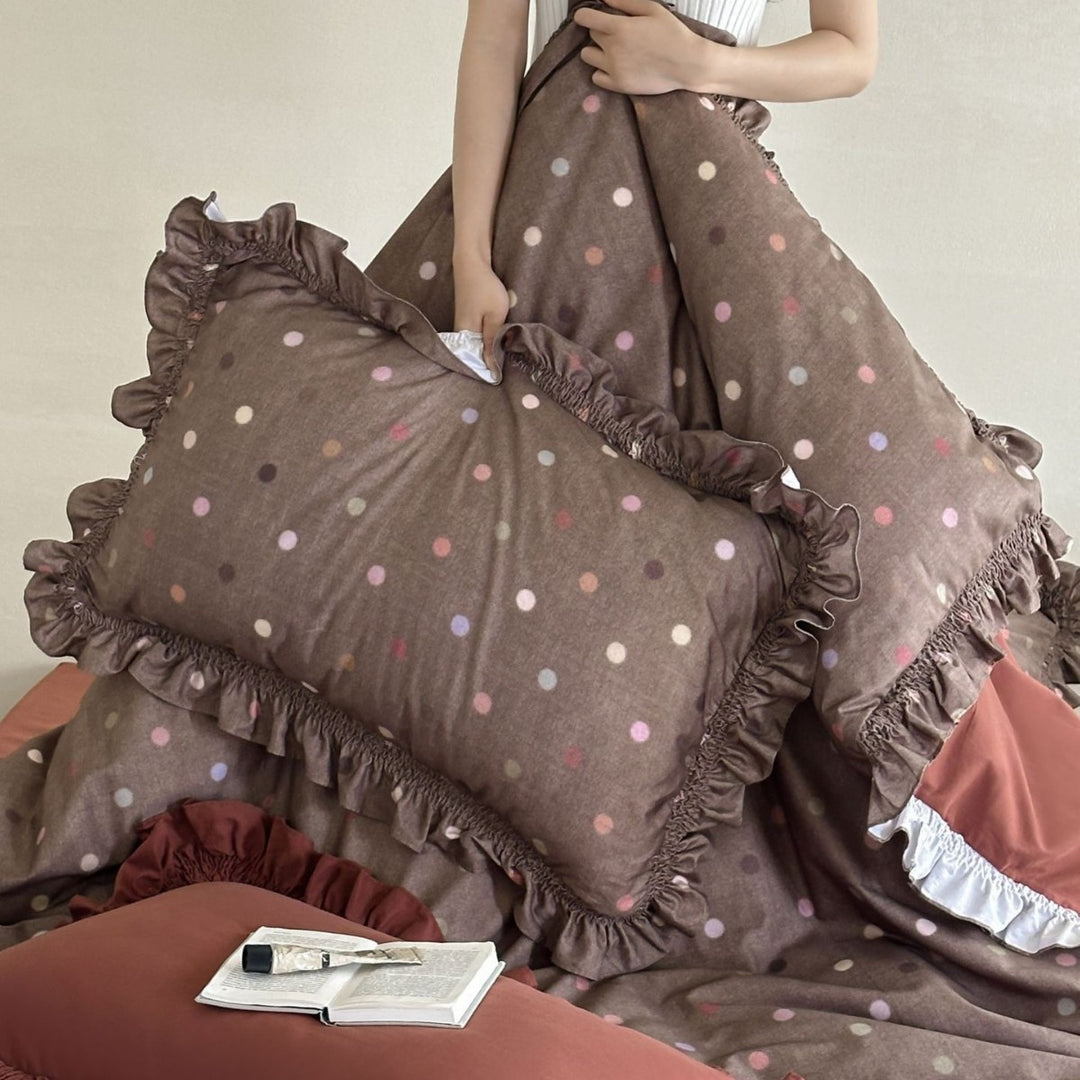 Bedding set made of cotton-linen with subtle polka dot print and ruffled frills