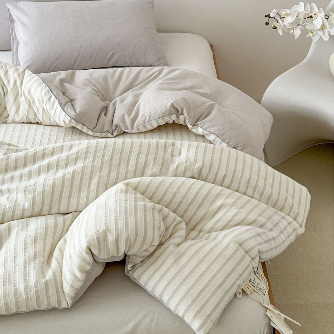 Reversible bedding set made of linen-cotton blend with fine stripe pattern