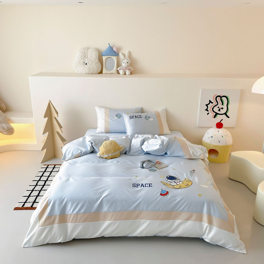 Satin-like children's bedding set with embroidered bunny motifs