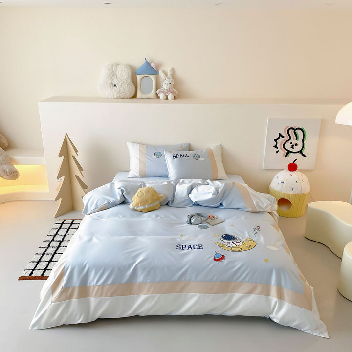 Satin-like children's bedding set with embroidered bunny motifs