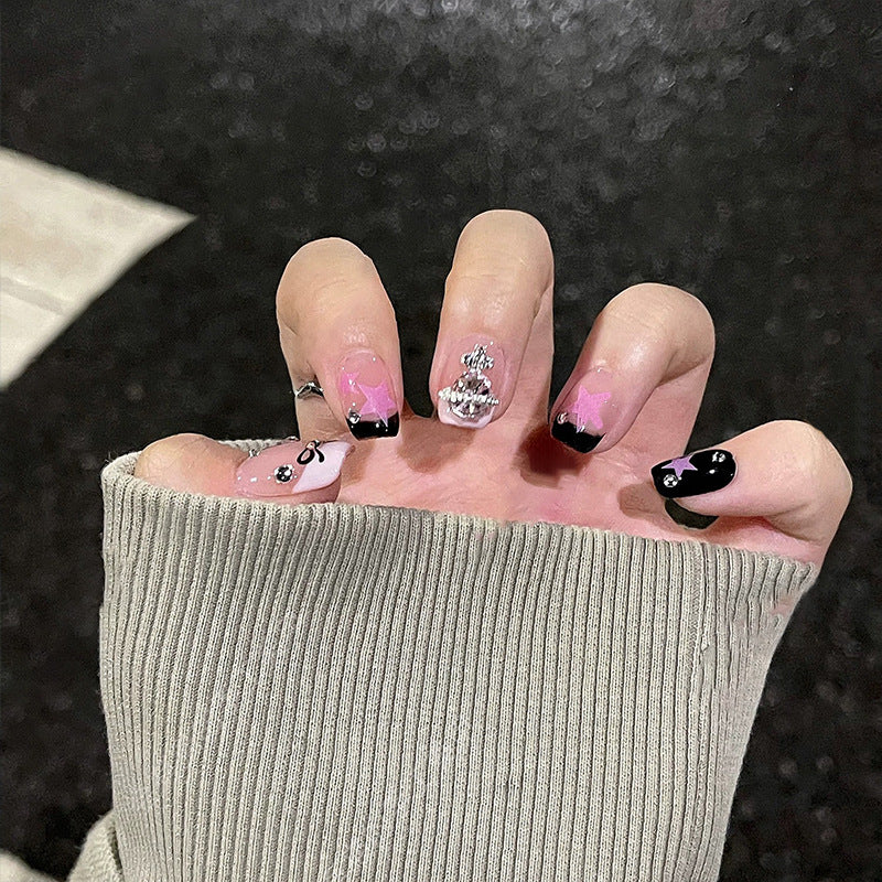 Artful nail art with glitter details Kalsten