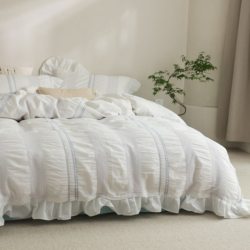Cotton duvet cover set with structured longitudinal quilting, subtle striped look and ruffled hem