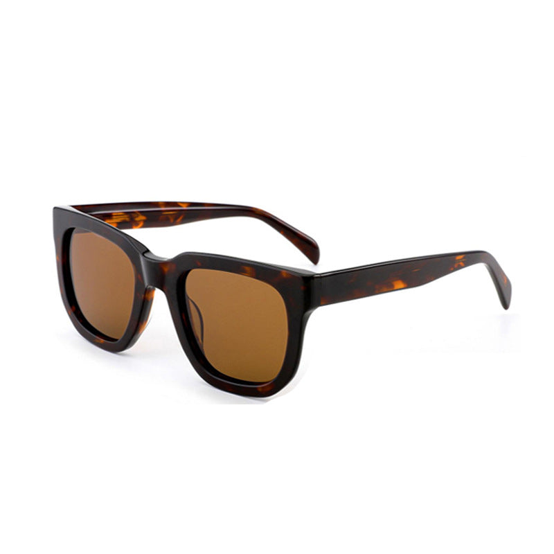 Ladies' fashionable sunglasses with a sturdy plastic frame and brown lenses Kalsten