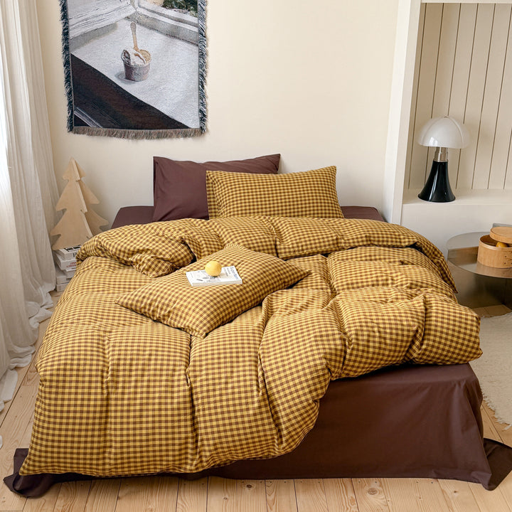 Reversible checkered bedding set made of cotton satin with quilted look and fitted sheet