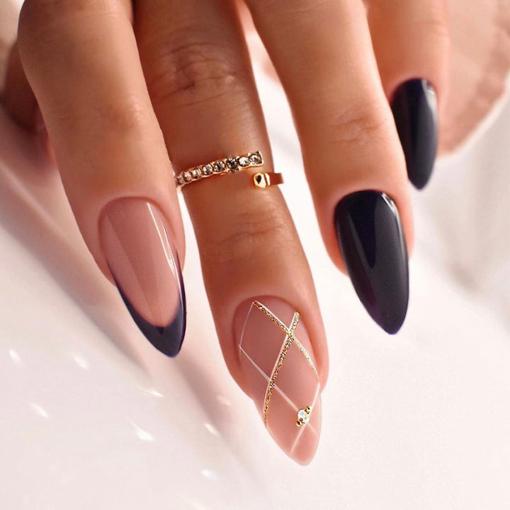Artificial nail creation with glamorous tips and glitter details Kalsten