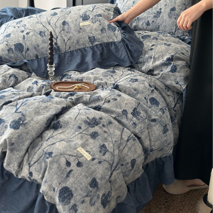 High-quality cotton bedding set with ruffles and floral quilted pattern