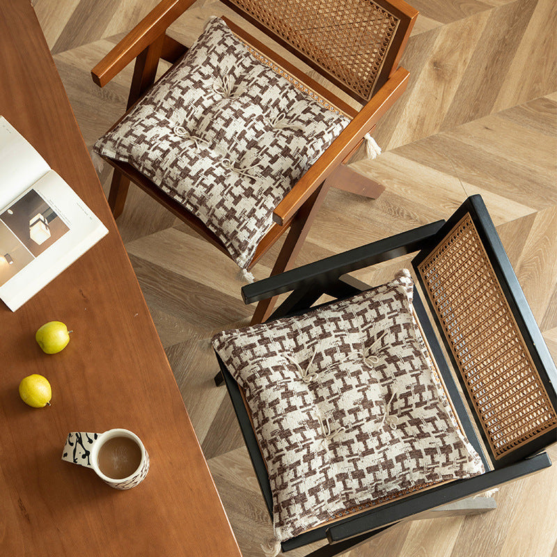 Decorative woven seat cushion with tufting and tassels Kalsten