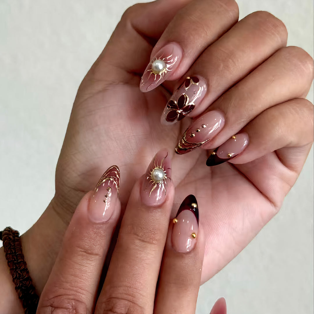 Elegant Floral Decorative Press-On Nail Set