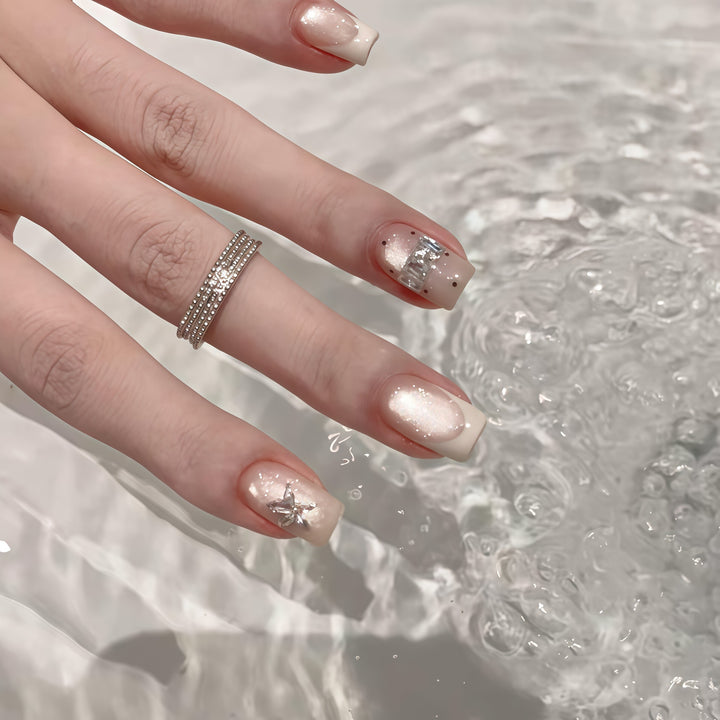 Elegant artificial nails with shimmer and glitter Kalsten