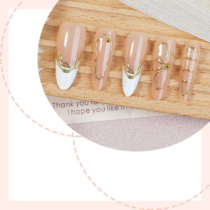 Artificial nail set with elegant floral golden accent Kalsten