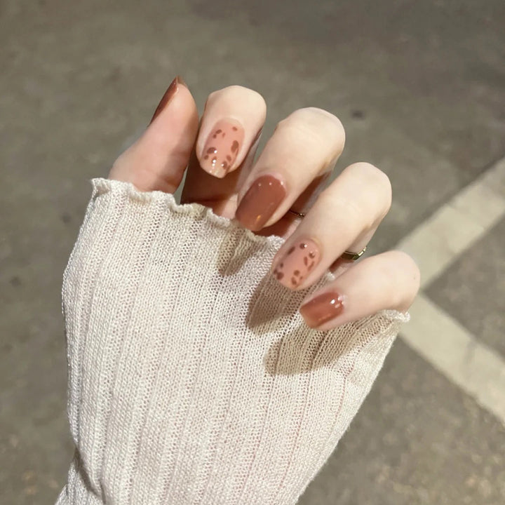 Artful nail art in elegant design Kalsten