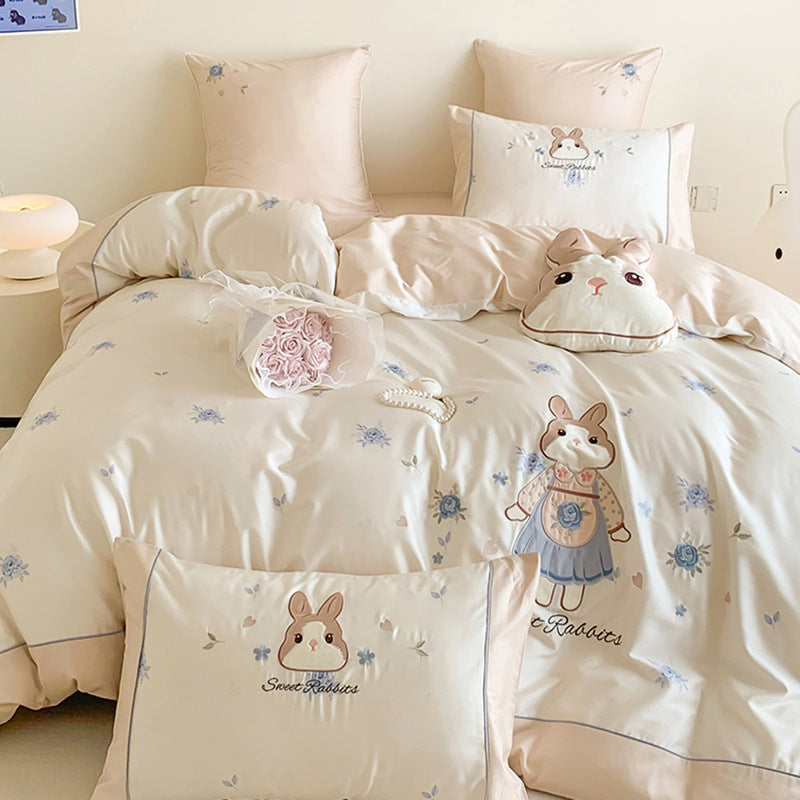 Children's bedding set made of cotton satin with embroidered bunny motif and delicate piping