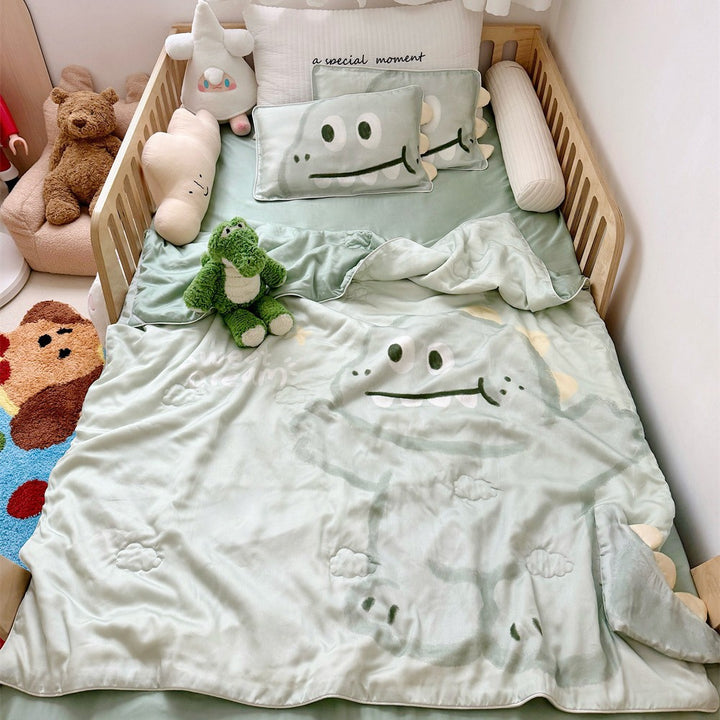 Reversible children's bedding set made of soft microfiber with large teddy bear print and quilted blanket