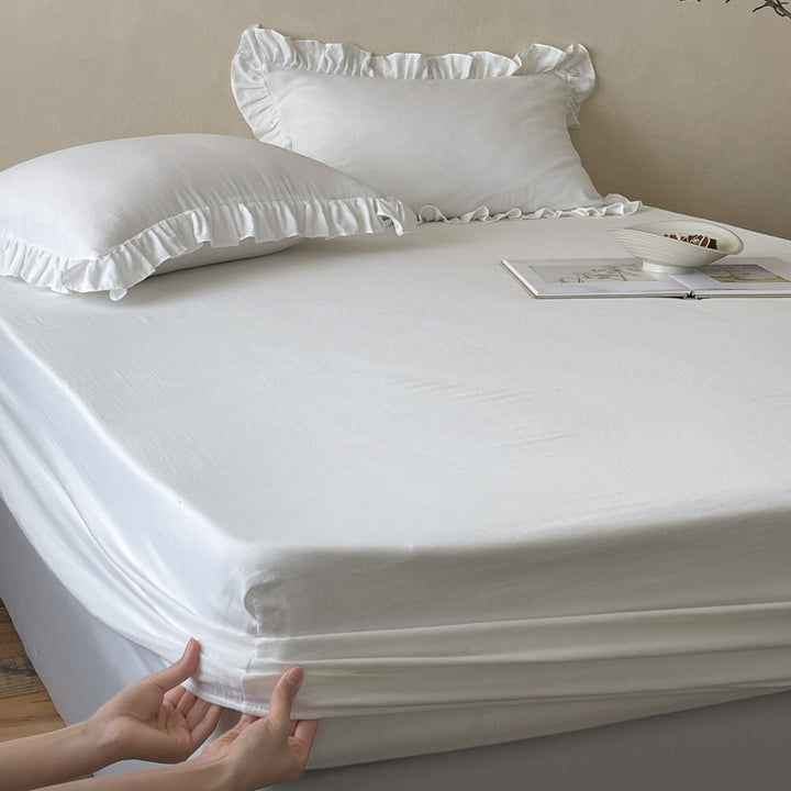 Romantic ruffled bedding set with pillowcases and fitted sheets