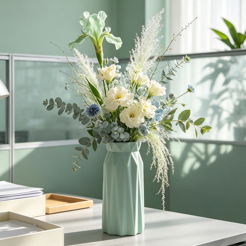 Elegant Geometric Vase Kalsten