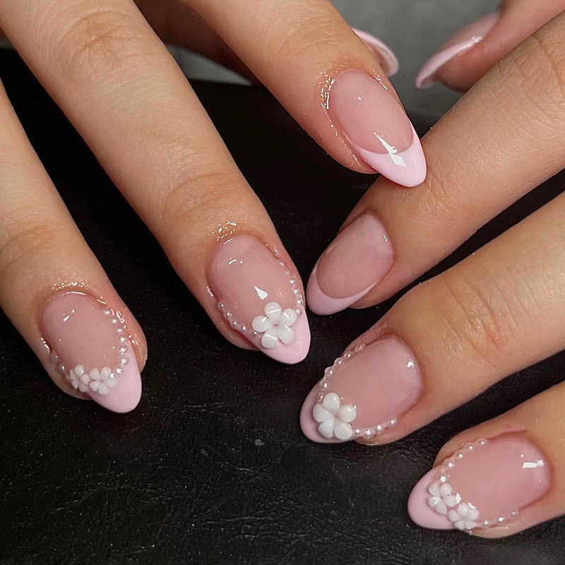 Artificial nail art with playful dots and bows Kalsten