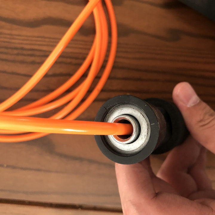 Jump rope with non-slip grips and adjustable cord Kalsten
