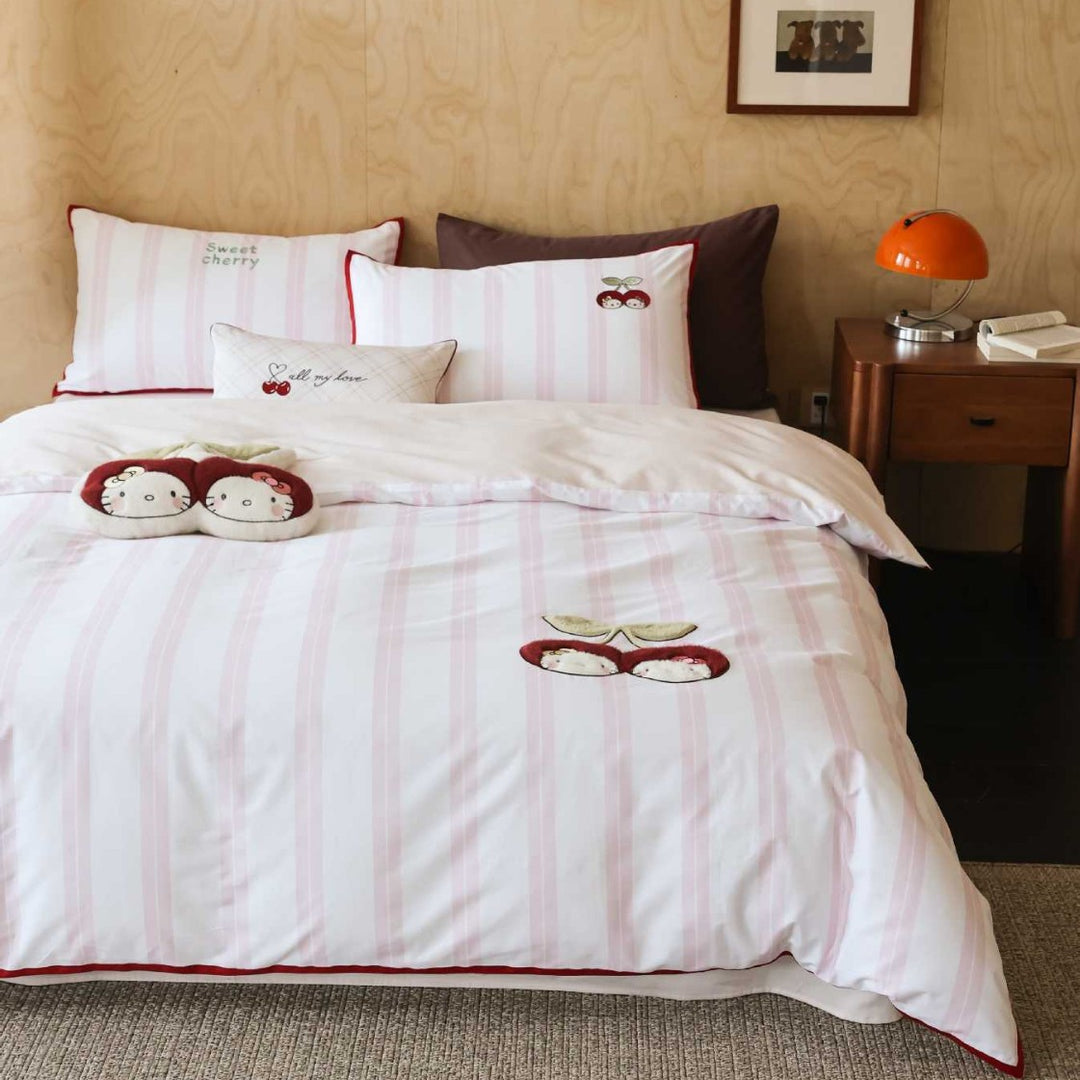 Bedding set made of cotton satin with embroidered cherry motifs