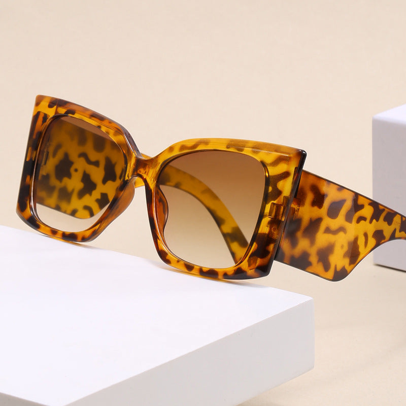 Women fashionable oversized sunglasses with geometric frame Kalsten