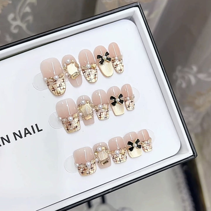Luxe Decorative Press-On Nail Art Set Kalsten