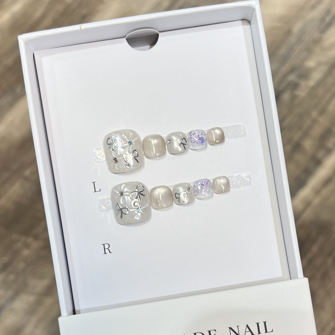 Artistic Press-On Nail Set with Glitter and Floral Design Kalsten