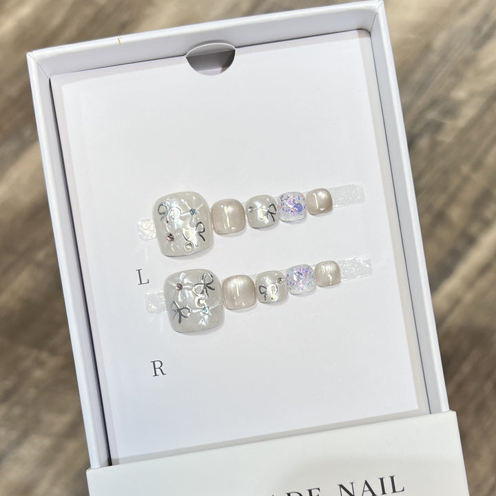 Artistic Press-On Nail Set with Glitter and Floral Design Kalsten