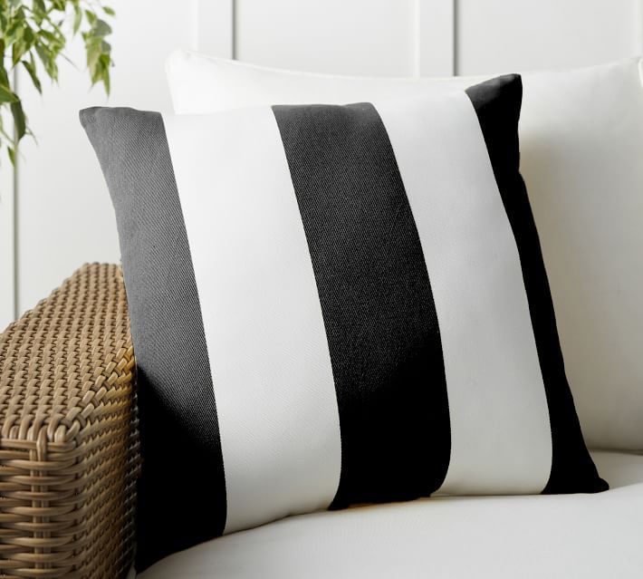 Square striped outdoor cushion cover made of weather-resistant polyester with concealed zipper Kalsten
