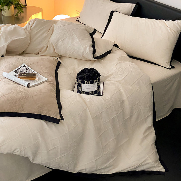 Padded duvet set made of cotton satin with contrasting piping edge