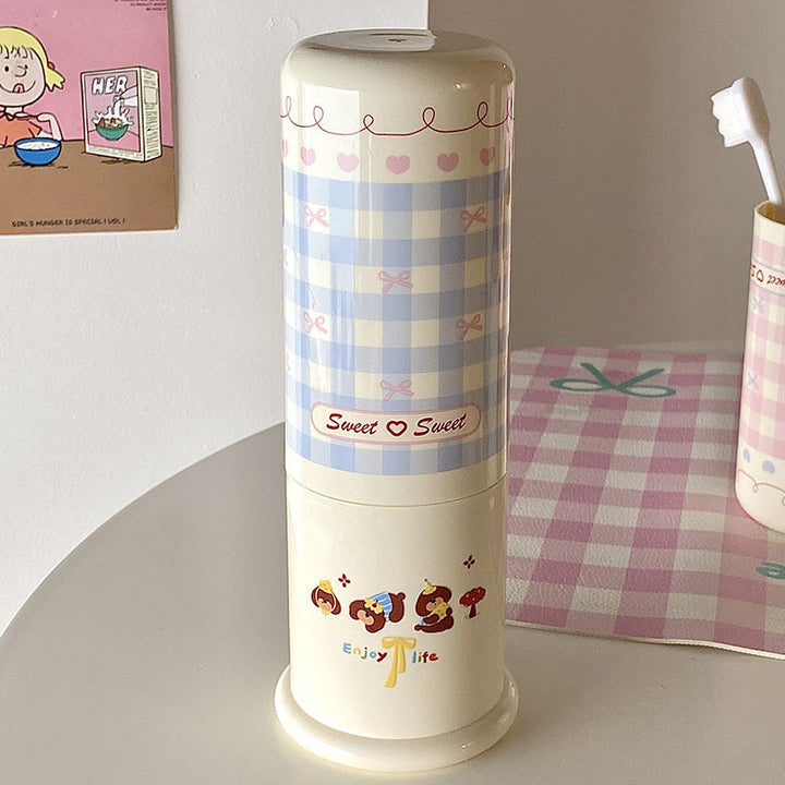 Stylish toothbrush holder with playful checkered pattern Kalsten