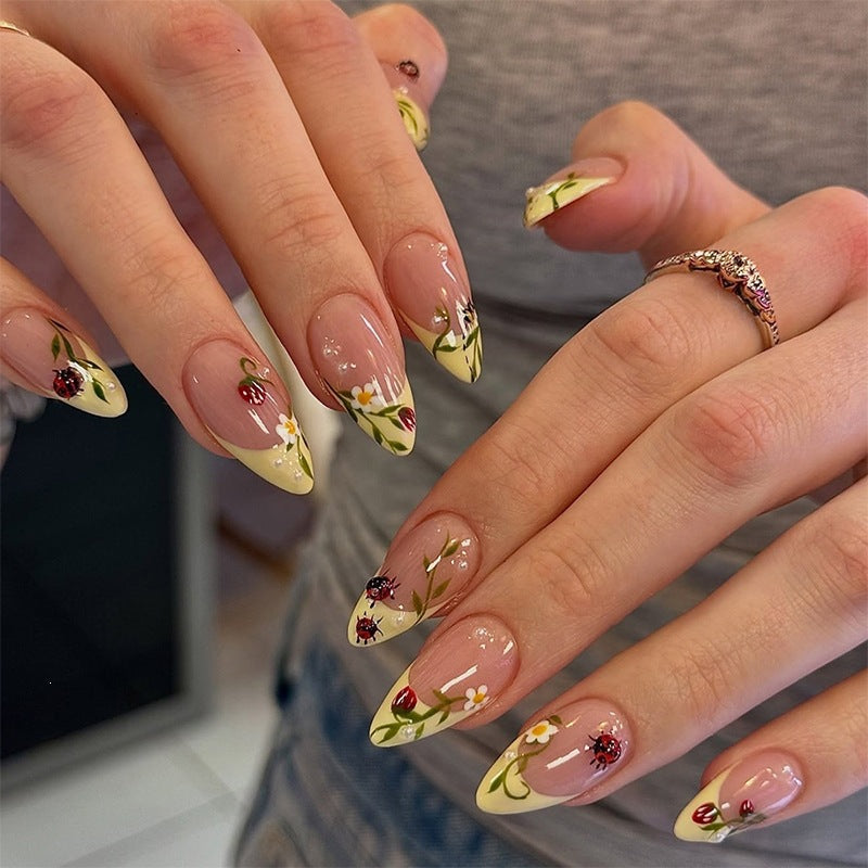 Nail set with floral motifs and glossy accents Kalsten